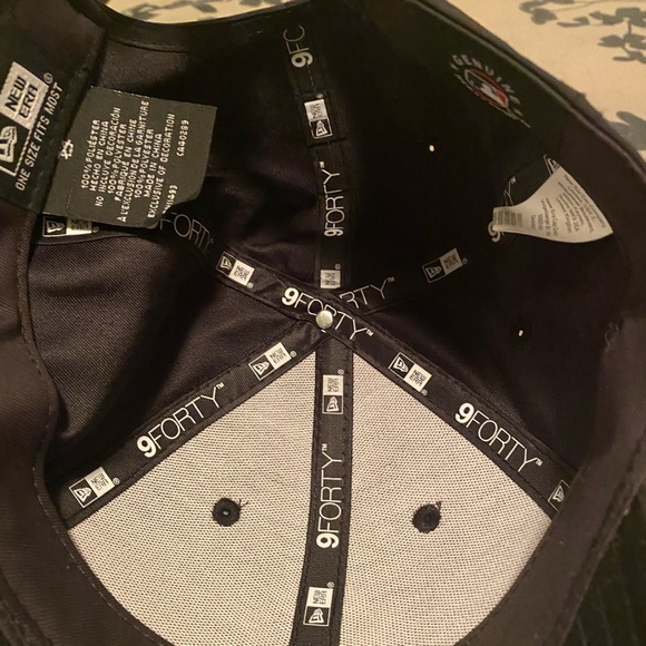 Selling a authentic  NY adjustable fitted hat - Picture 4 of 4